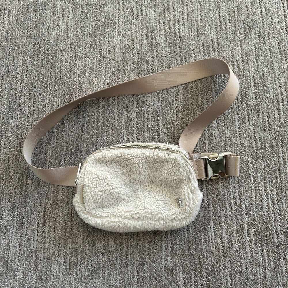 Lululemon Sherpa Belt Bag